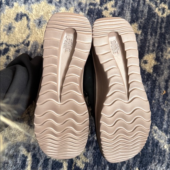 Women’s Hey Dude slip on Cozy Black and Cream Boots - Picture 6 of 8